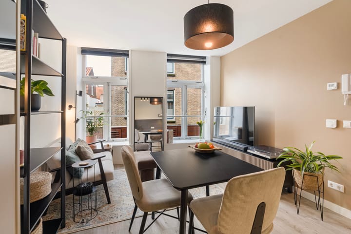 Photo 2 of Haarlemmerstraat 313-B