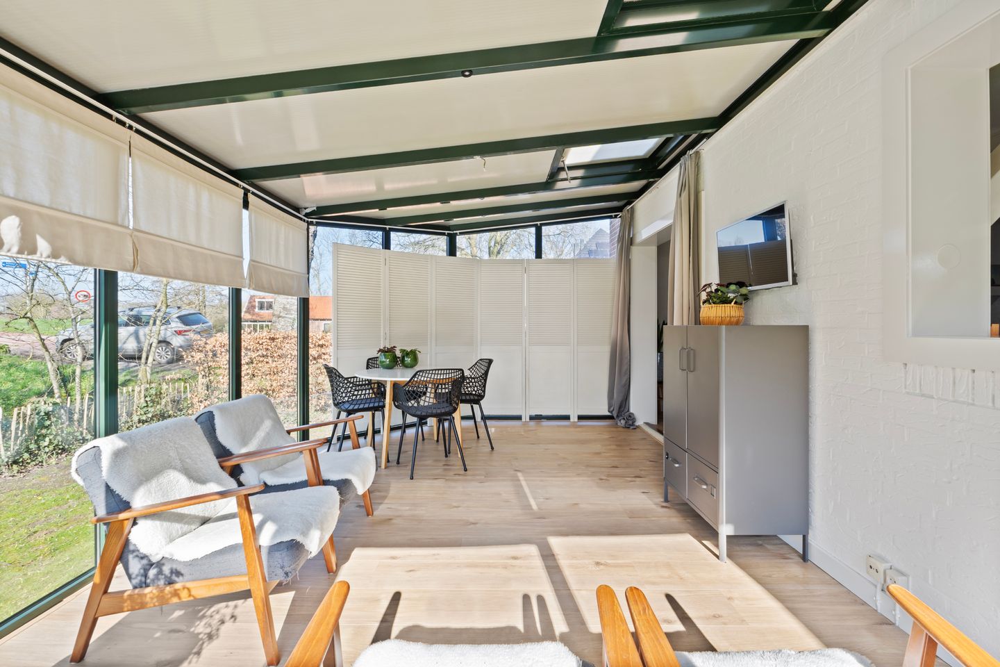Spacious Detached House with Independent Guest Annex on Generous Plot — 14