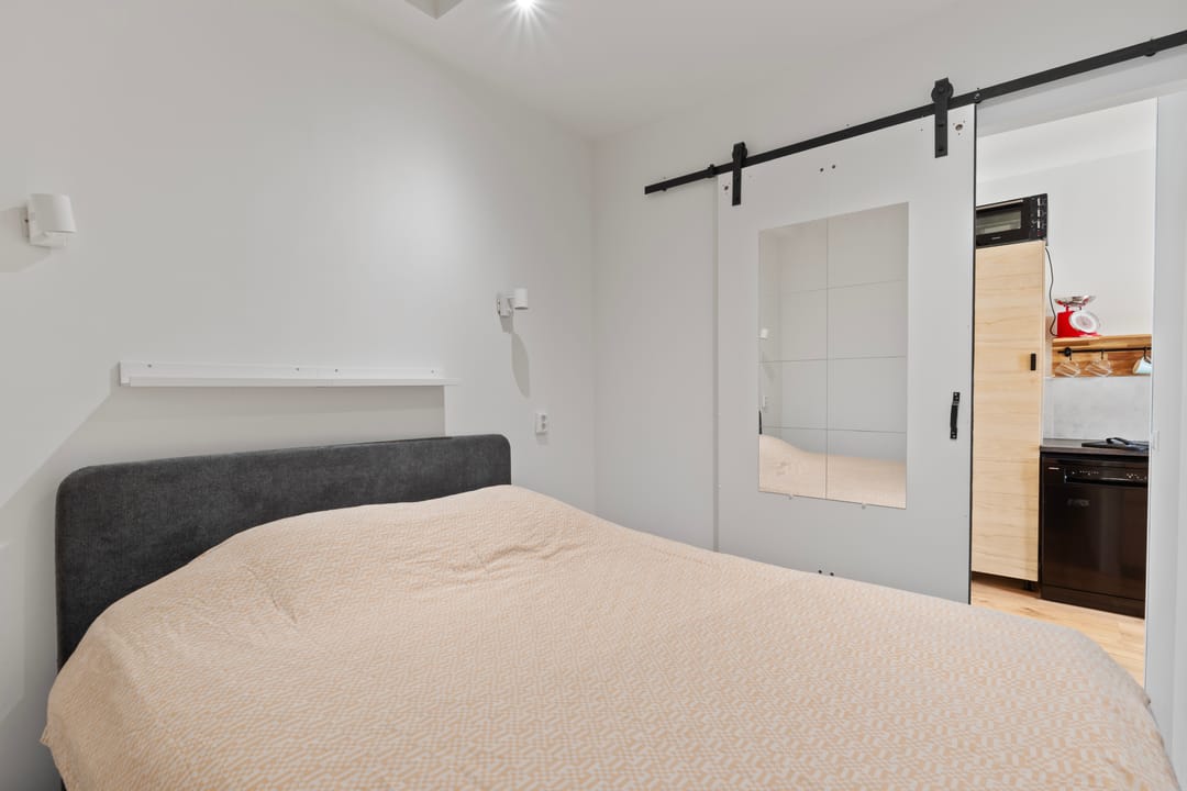 Spacious Detached House with Independent Guest Annex on Generous Plot — 56