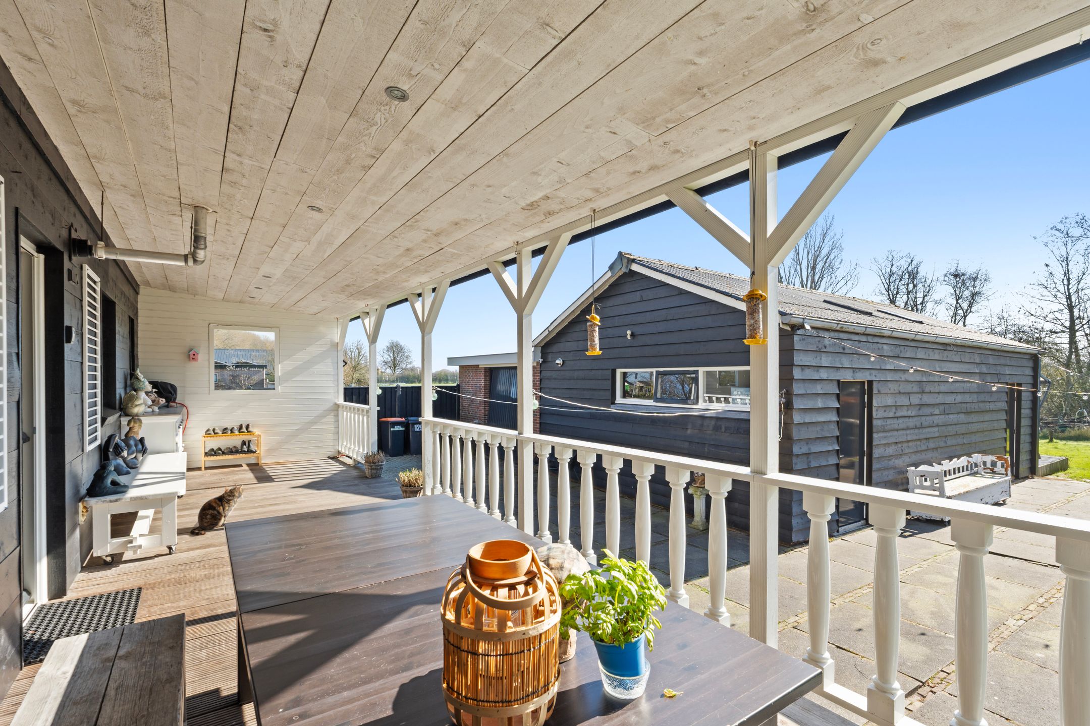 Spacious Detached House with Independent Guest Annex on Generous Plot — 39