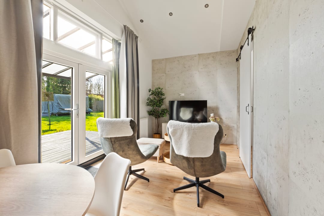 Spacious Detached House with Independent Guest Annex on Generous Plot — 47