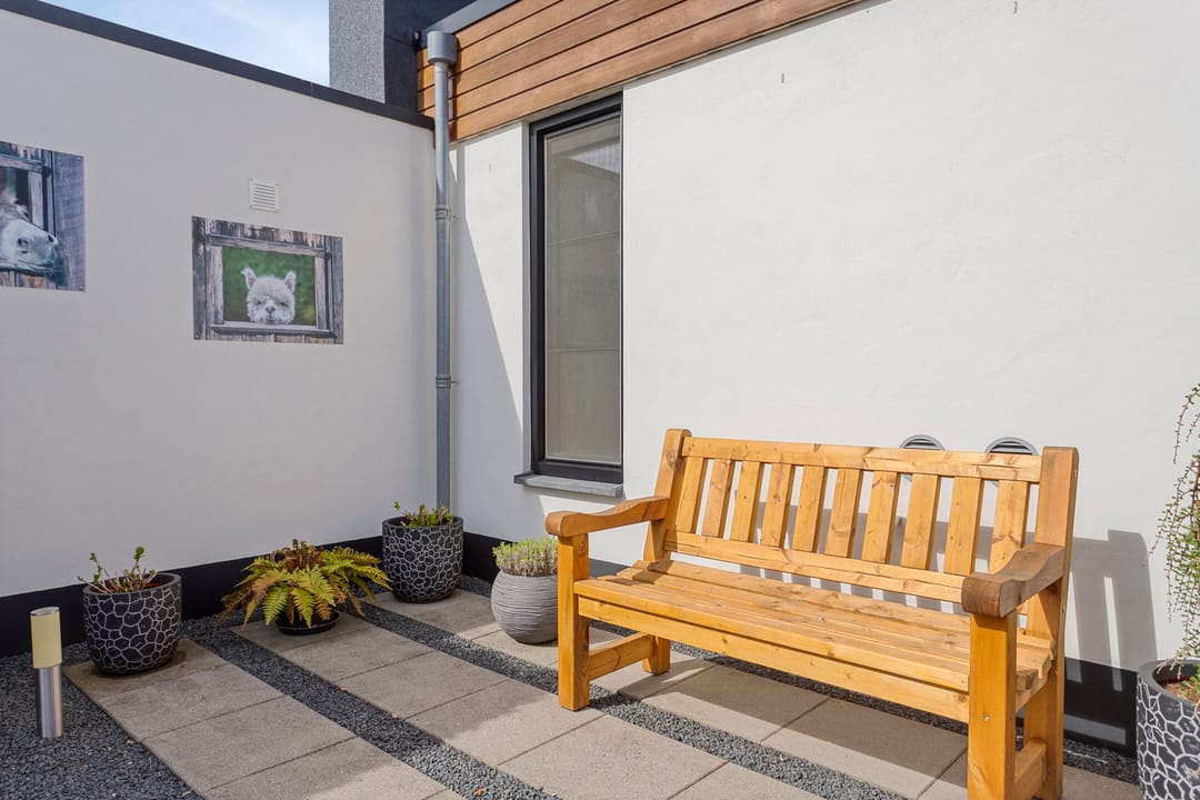 Spacious Patio Bungalow with Converted Garage Space in Poortugaal — 13