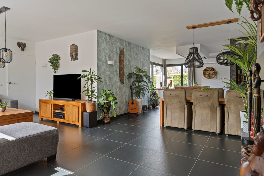 Spacious Patio Bungalow with Converted Garage Space in Poortugaal — 22