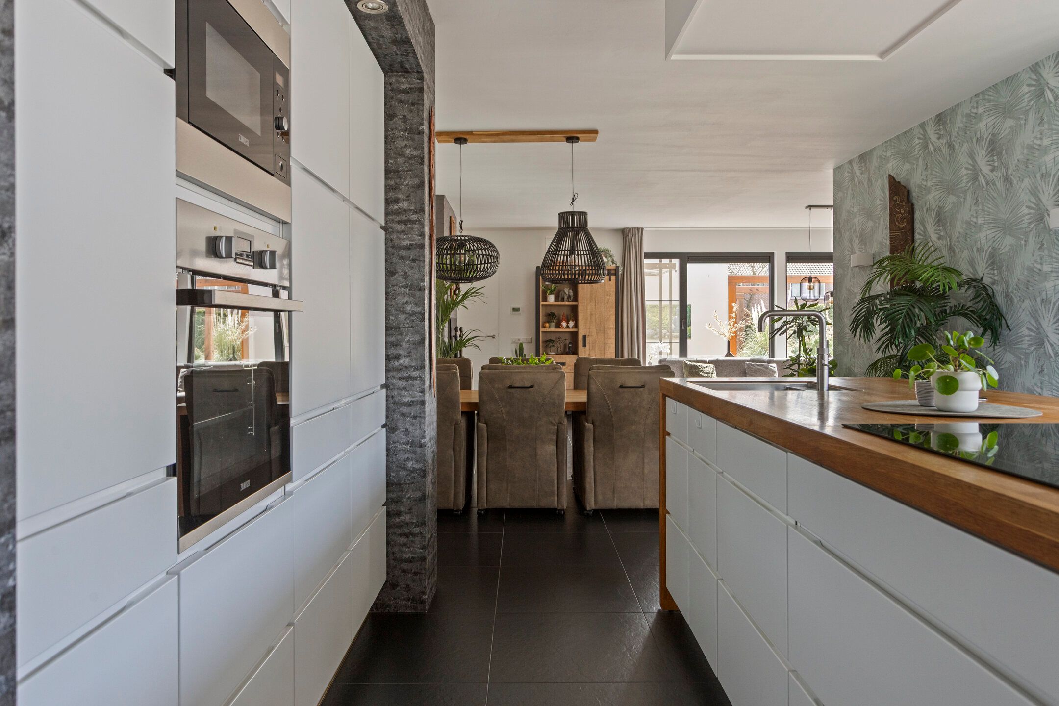 Spacious Patio Bungalow with Converted Garage Space in Poortugaal — 24