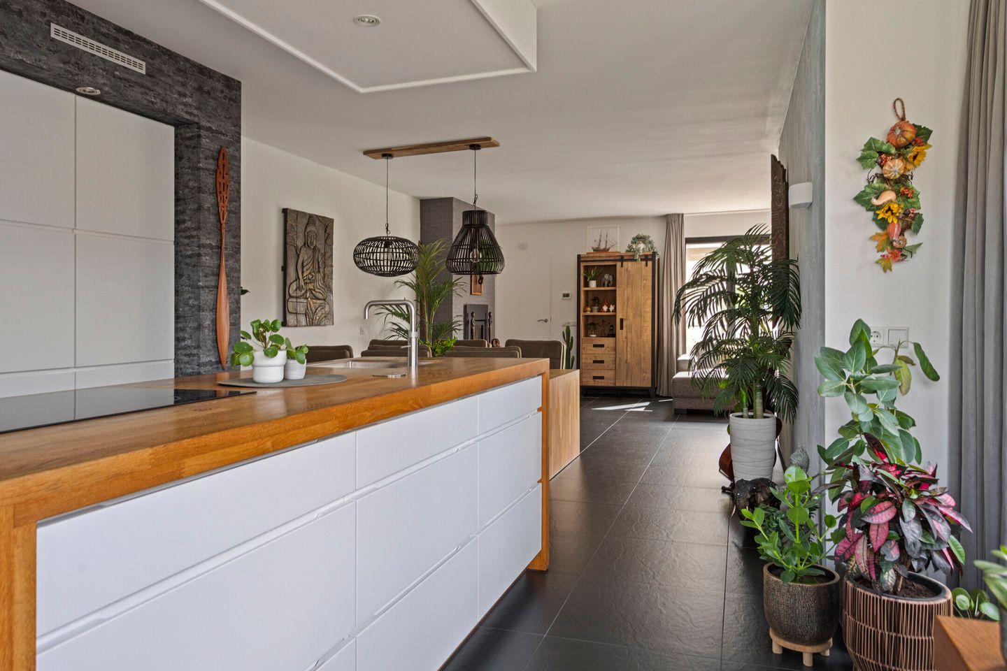 Spacious Patio Bungalow with Converted Garage Space in Poortugaal — 29