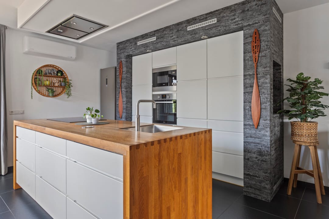 Spacious Patio Bungalow with Converted Garage Space in Poortugaal — 26