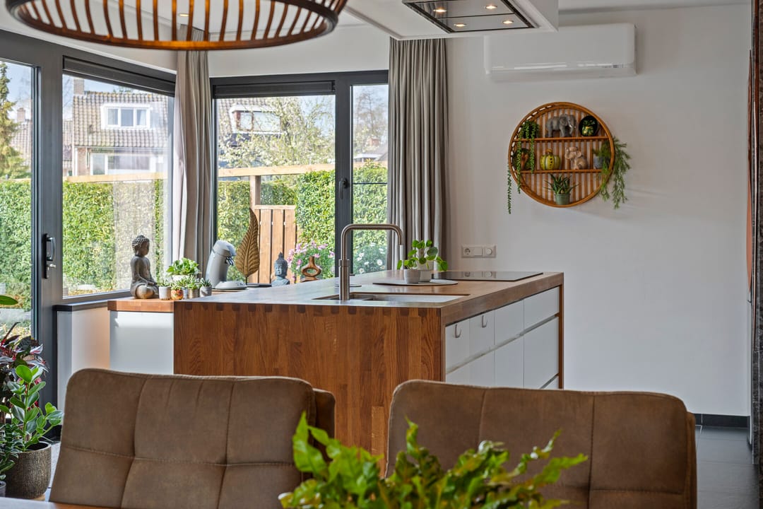 Spacious Patio Bungalow with Converted Garage Space in Poortugaal — 31