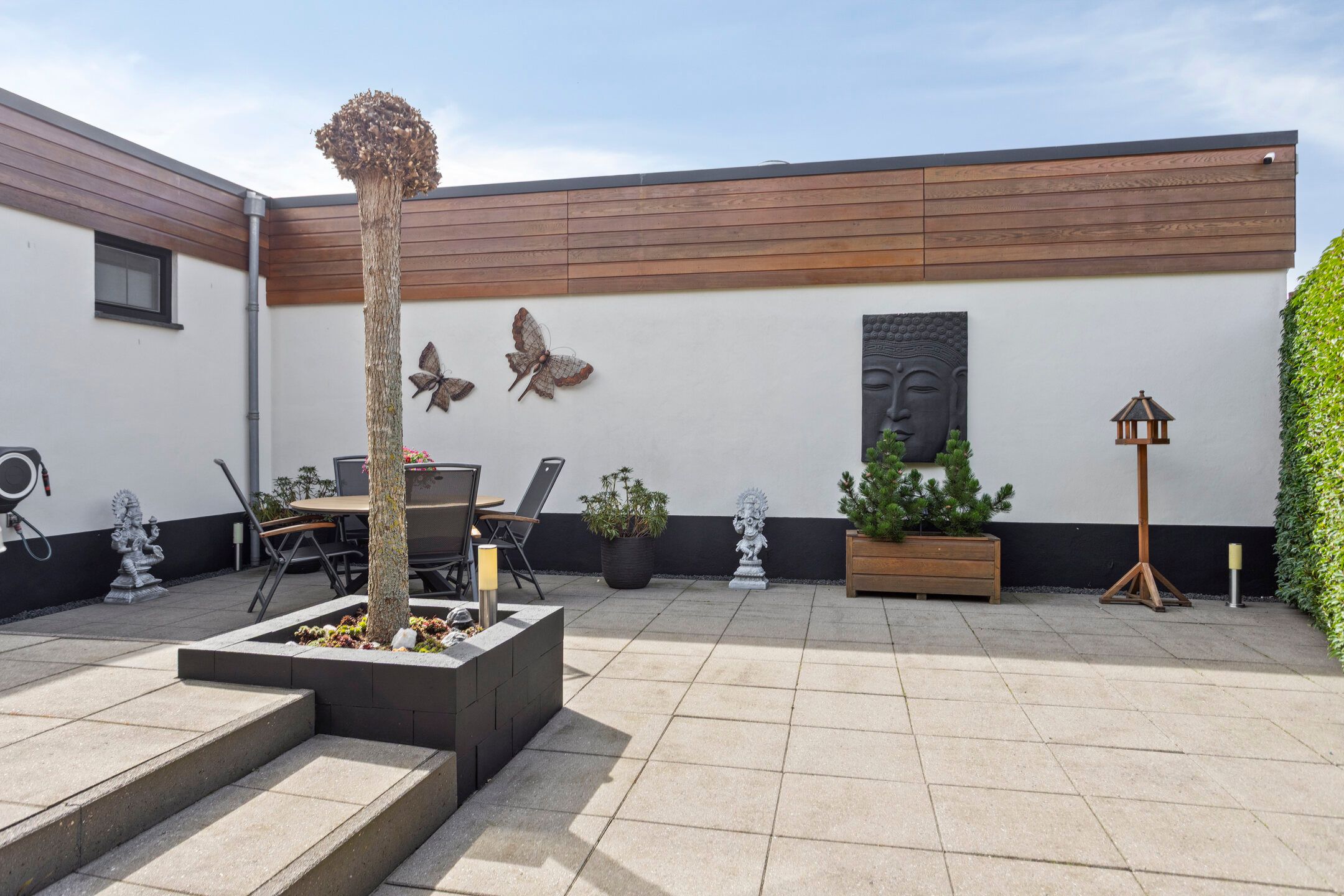 Spacious Patio Bungalow with Converted Garage Space in Poortugaal — 39