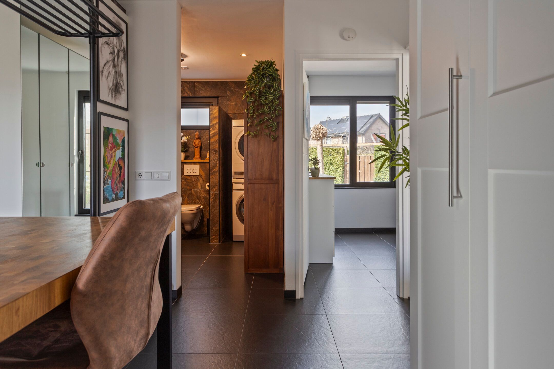 Spacious Patio Bungalow with Converted Garage Space in Poortugaal — 33