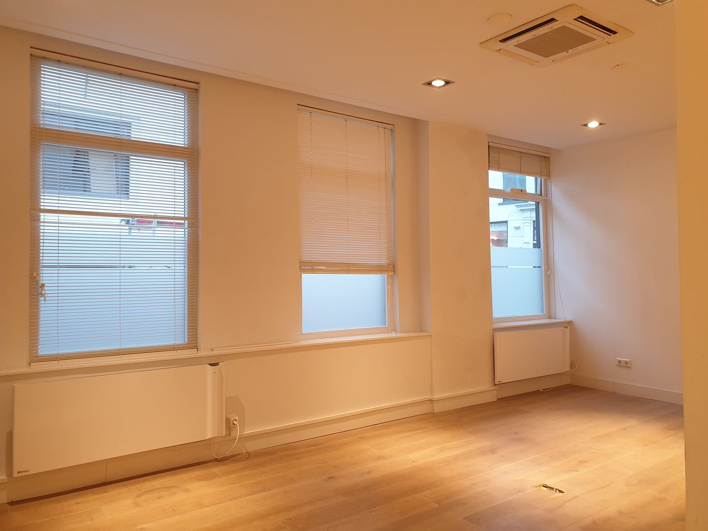 Bekijk foto 3 van Regenboogstraat 1