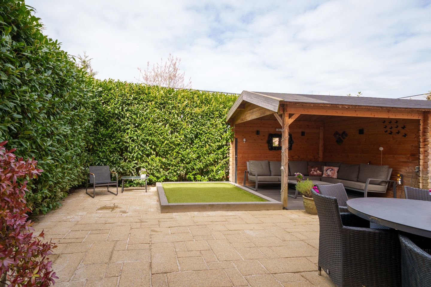 Spacious semi-detached family home with garage and five bedrooms — 40