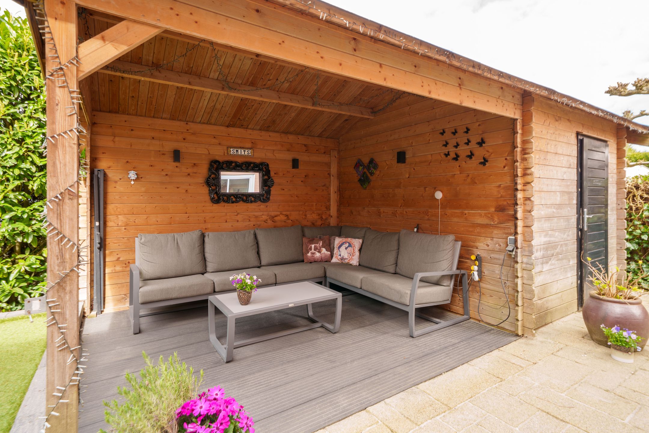 Spacious semi-detached family home with garage and five bedrooms — 45