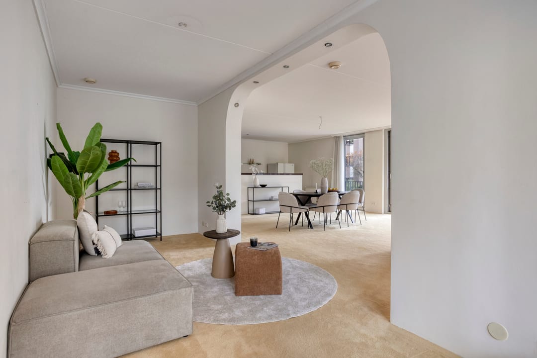 Spacious corner apartment in Amstelveen Stadshart with parking and loggia — 13