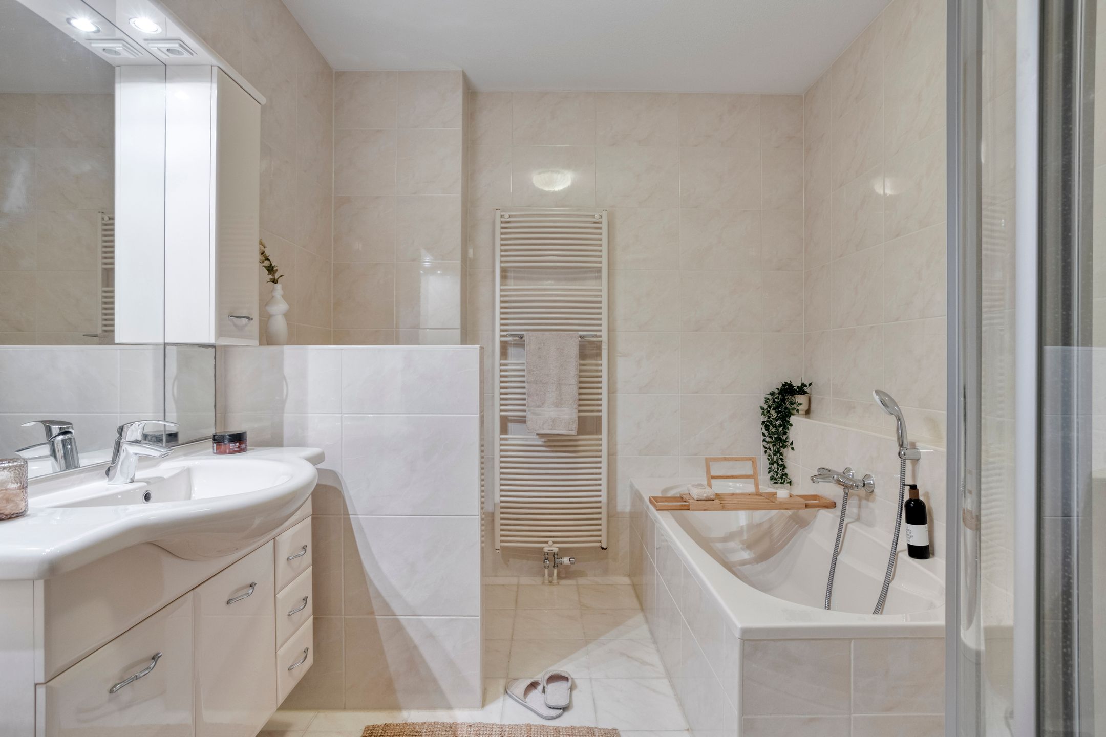 Spacious corner apartment in Amstelveen Stadshart with parking and loggia — 18