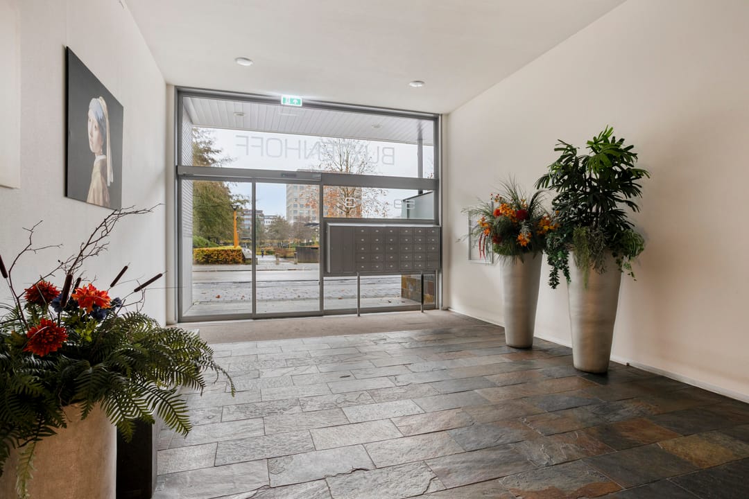 Spacious corner apartment in Amstelveen Stadshart with parking and loggia — 28