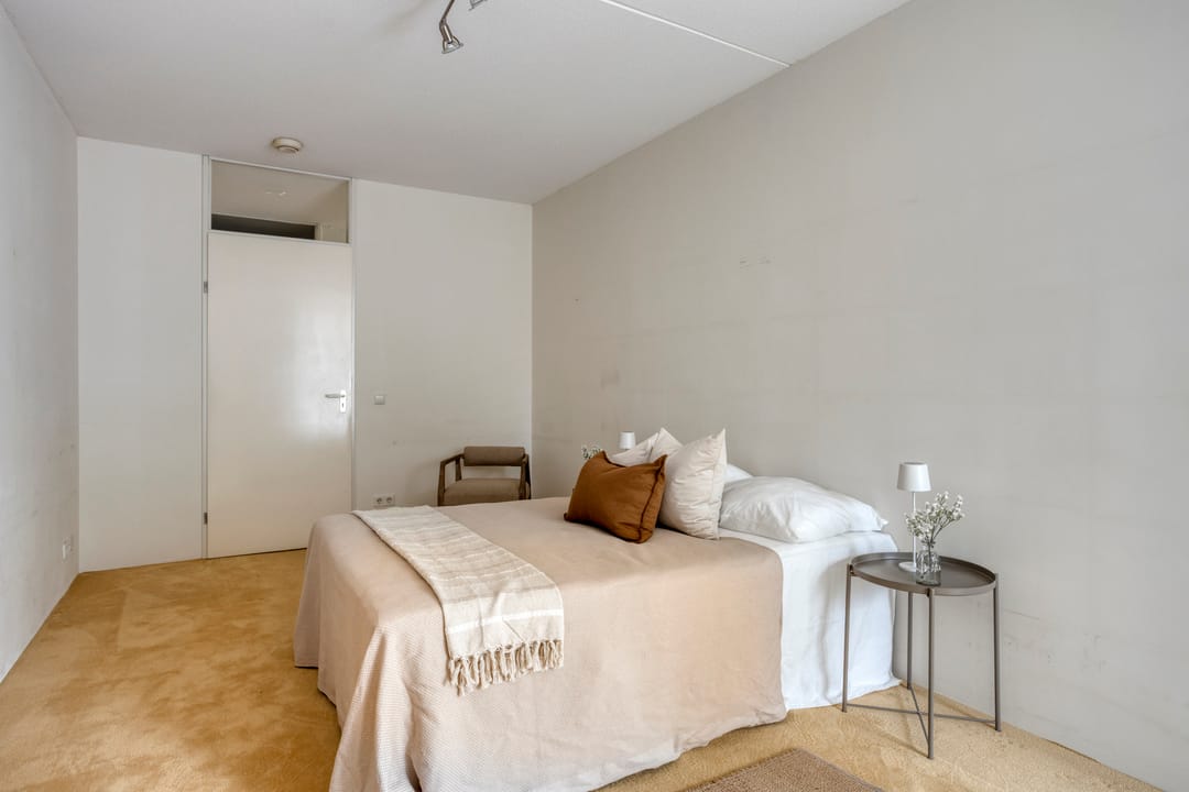 Spacious corner apartment in Amstelveen Stadshart with parking and loggia — 23