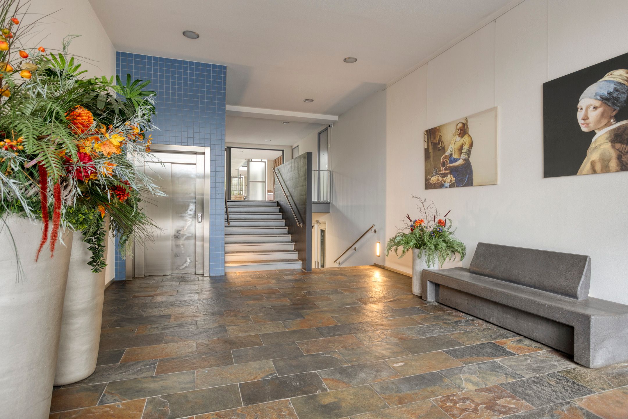 Spacious corner apartment in Amstelveen Stadshart with parking and loggia — 27
