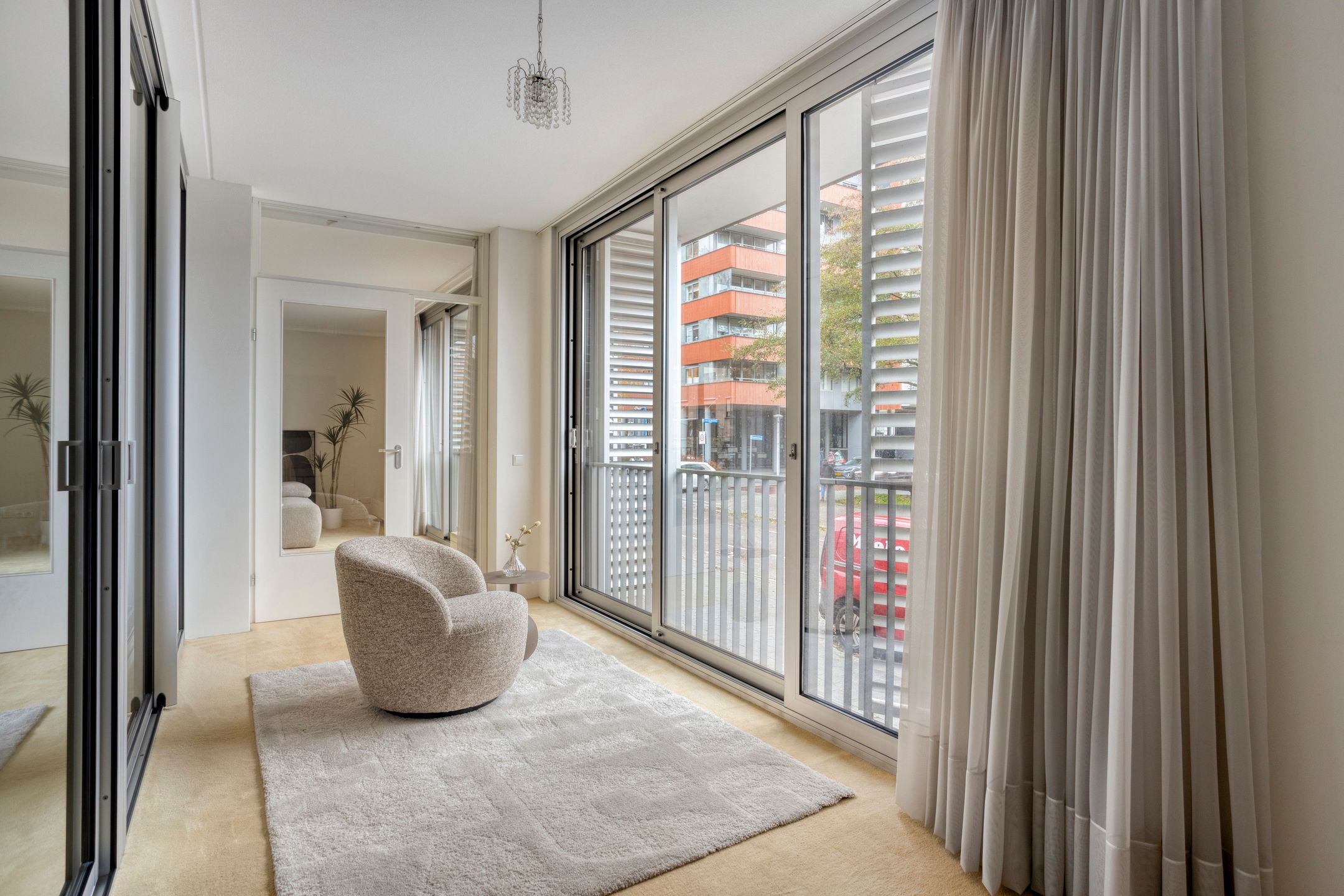 Spacious corner apartment in Amstelveen Stadshart with parking and loggia — 24