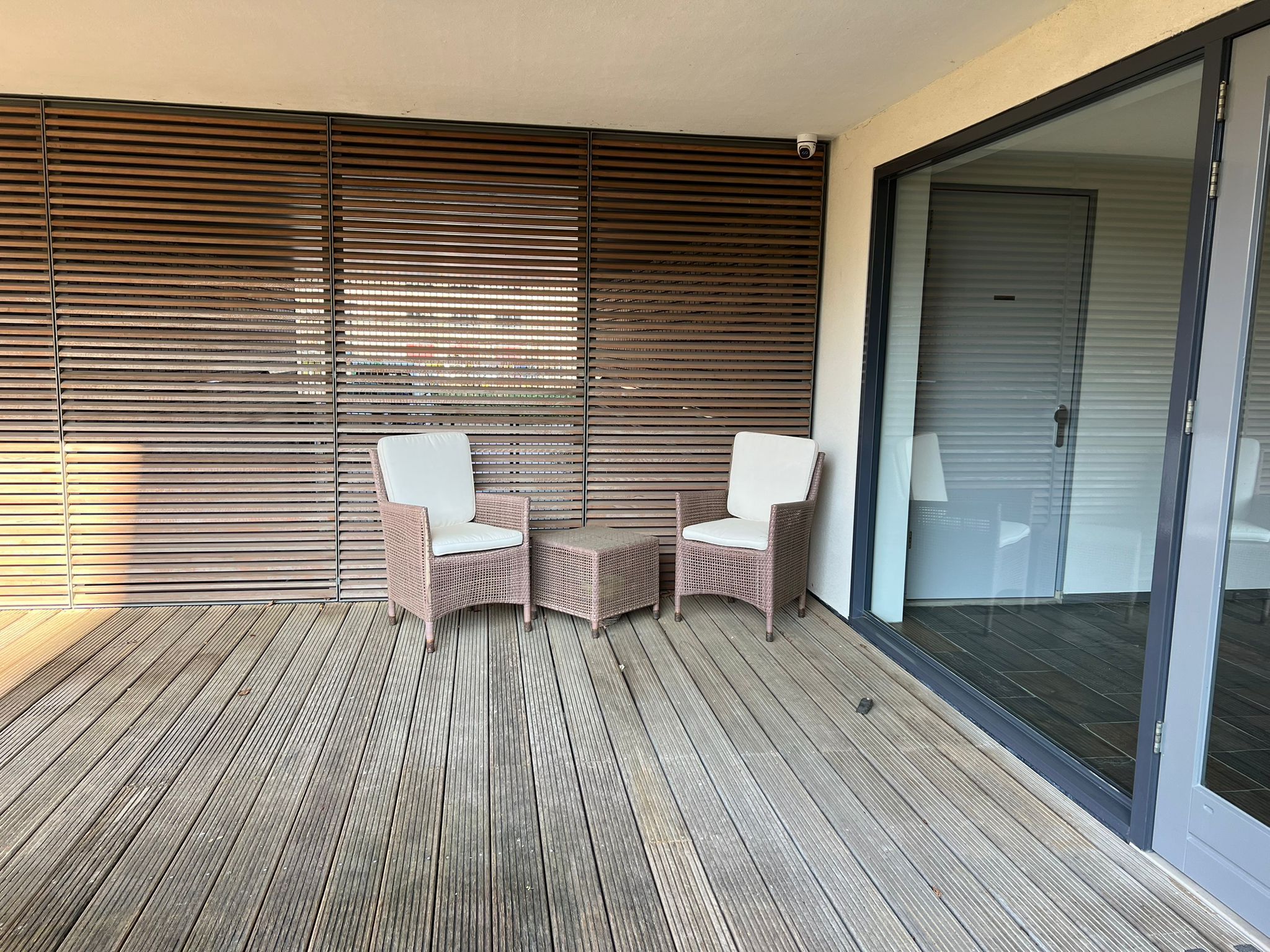 Spacious corner apartment in Amstelveen Stadshart with parking and loggia — 45