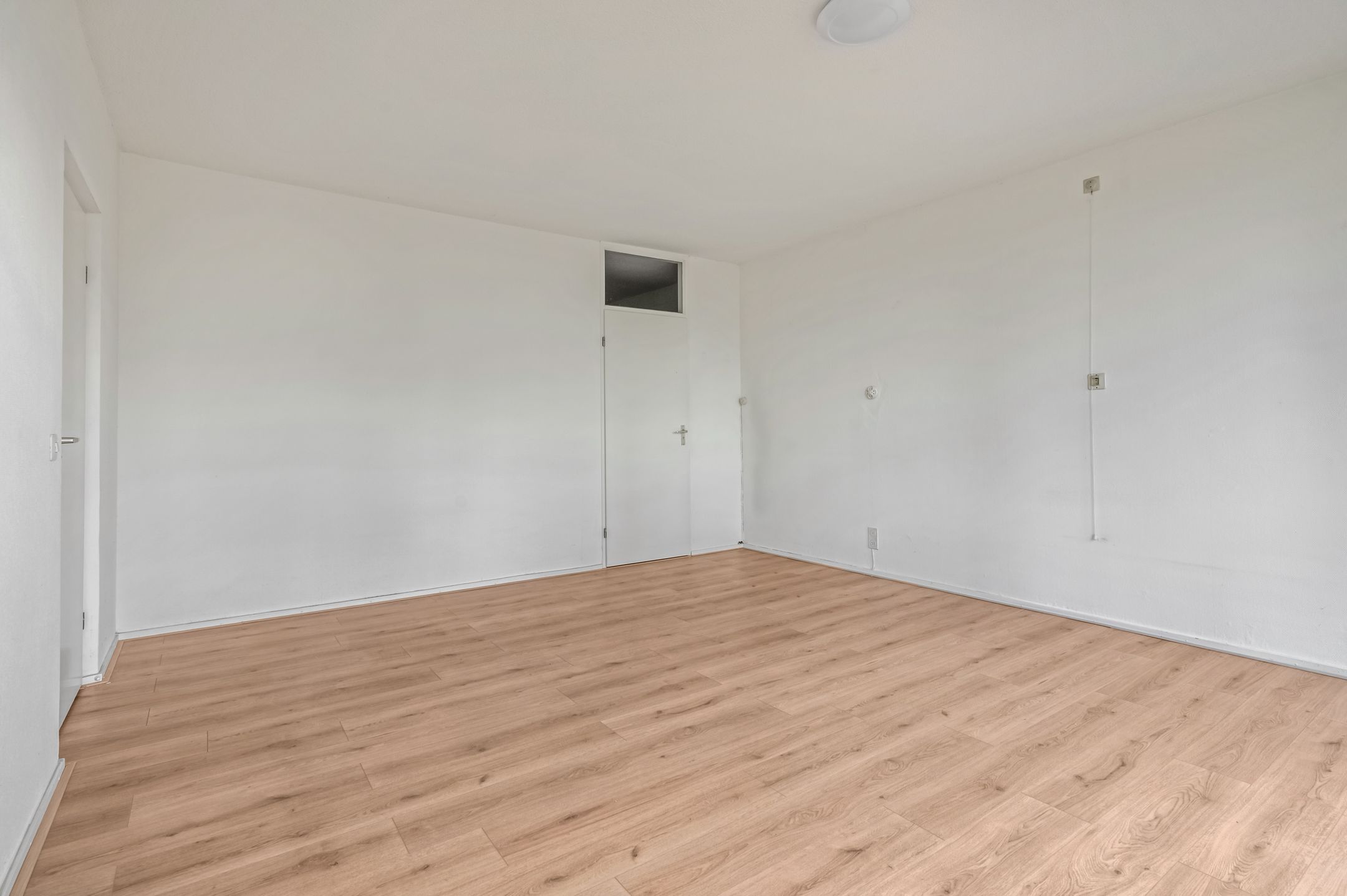Bright corner apartment with green views in senior service flat Belvédère — 15