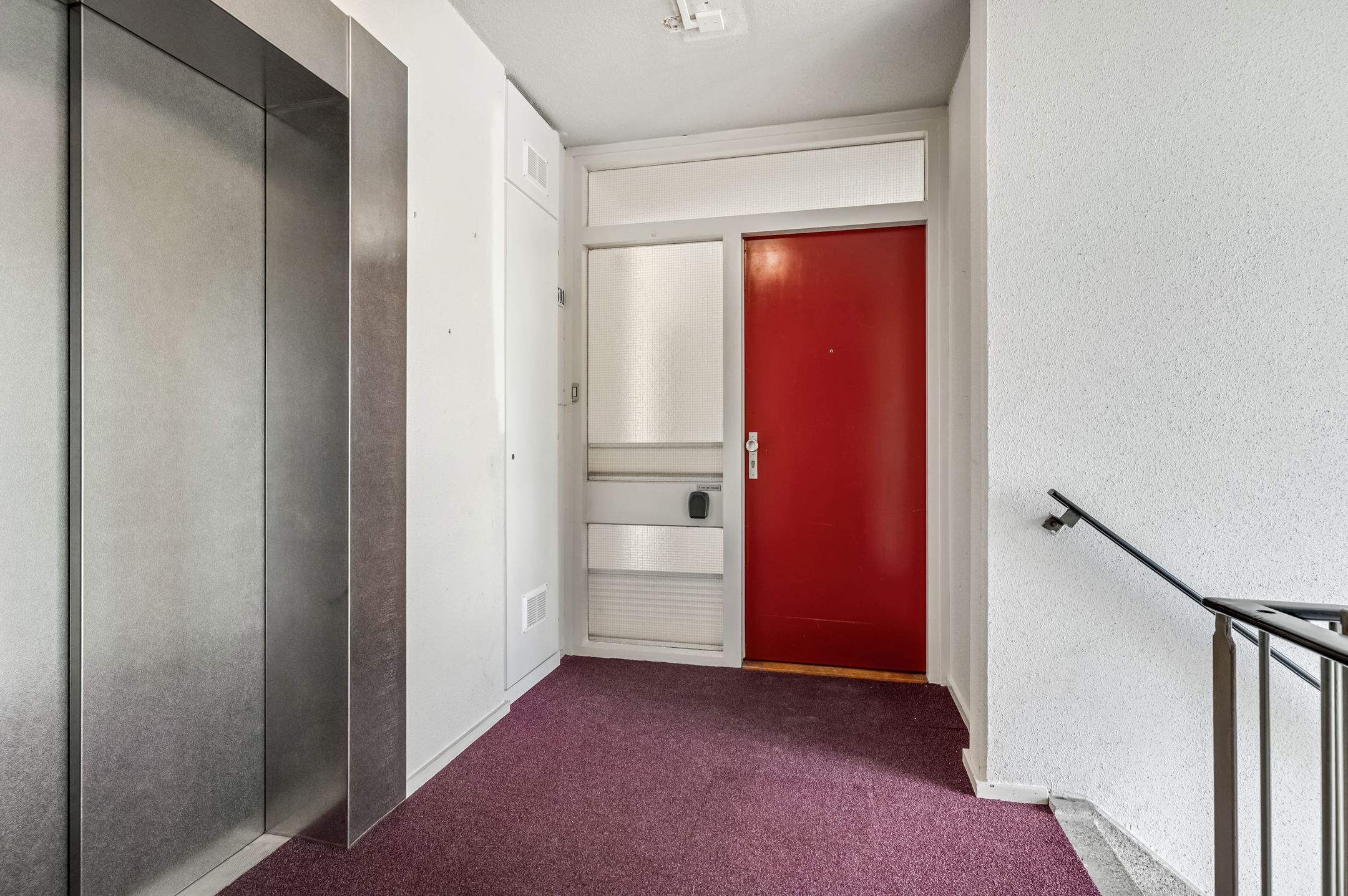 Bright corner apartment with green views in senior service flat Belvédère — 27