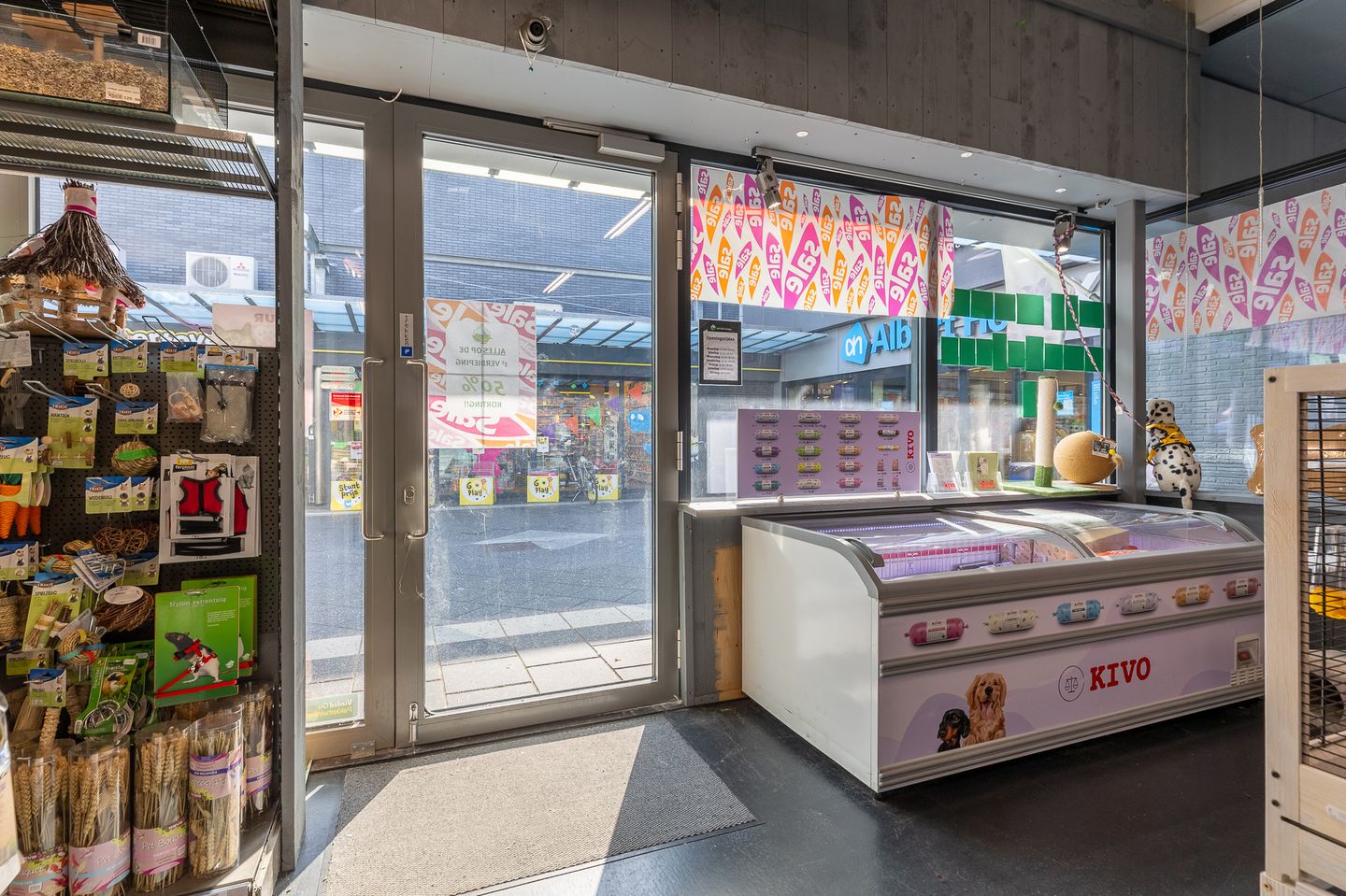 Bekijk foto 3 van Winkelcentrum Woensel 114-118