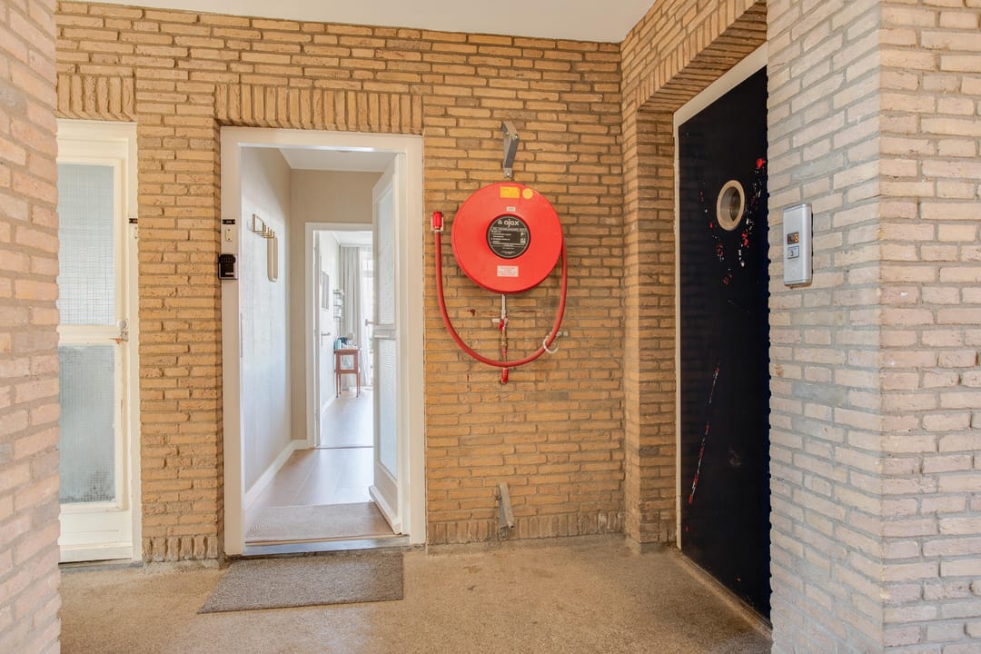 Urban Studio Apartment with Balcony in Central Enschede — 11