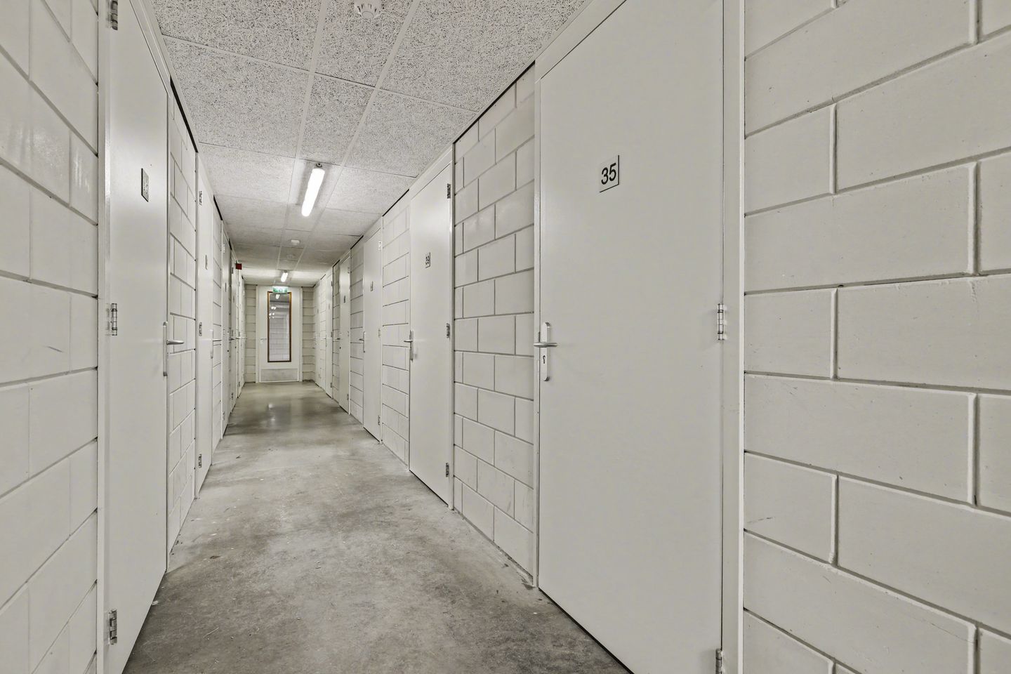 Modern apartment with balcony and private parking in central Terneuzen — 25