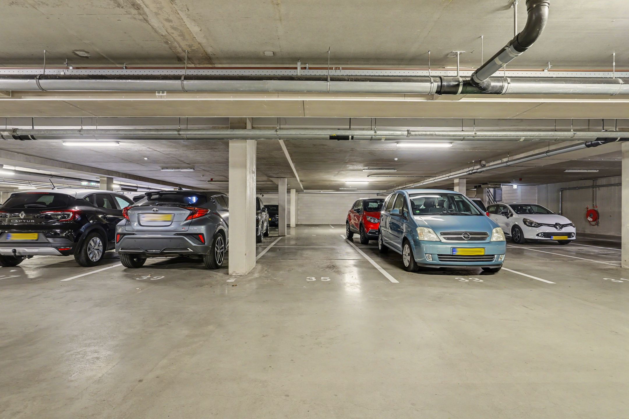 Modern apartment with balcony and private parking in central Terneuzen — 27