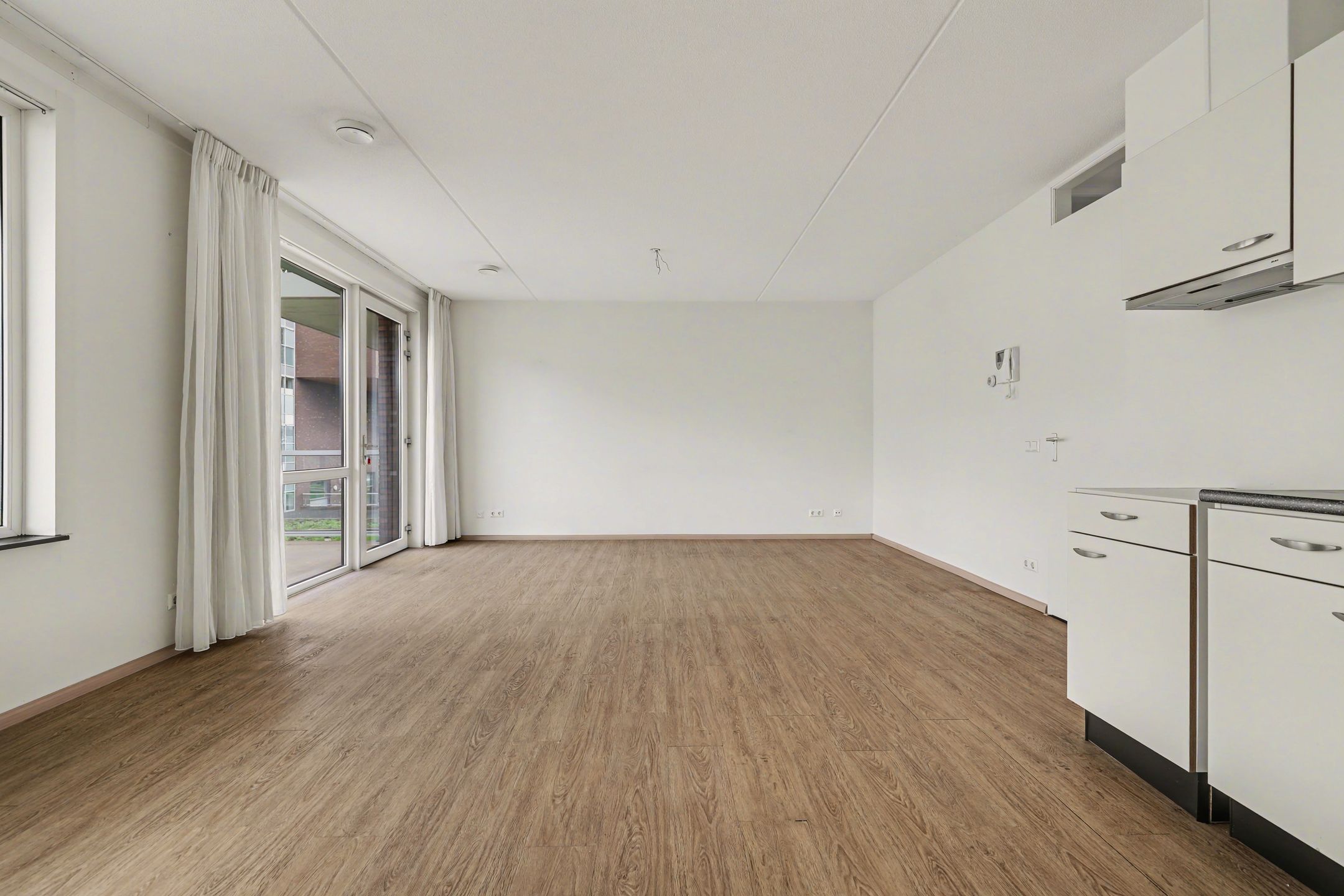 Modern apartment with balcony and private parking in central Terneuzen — 15