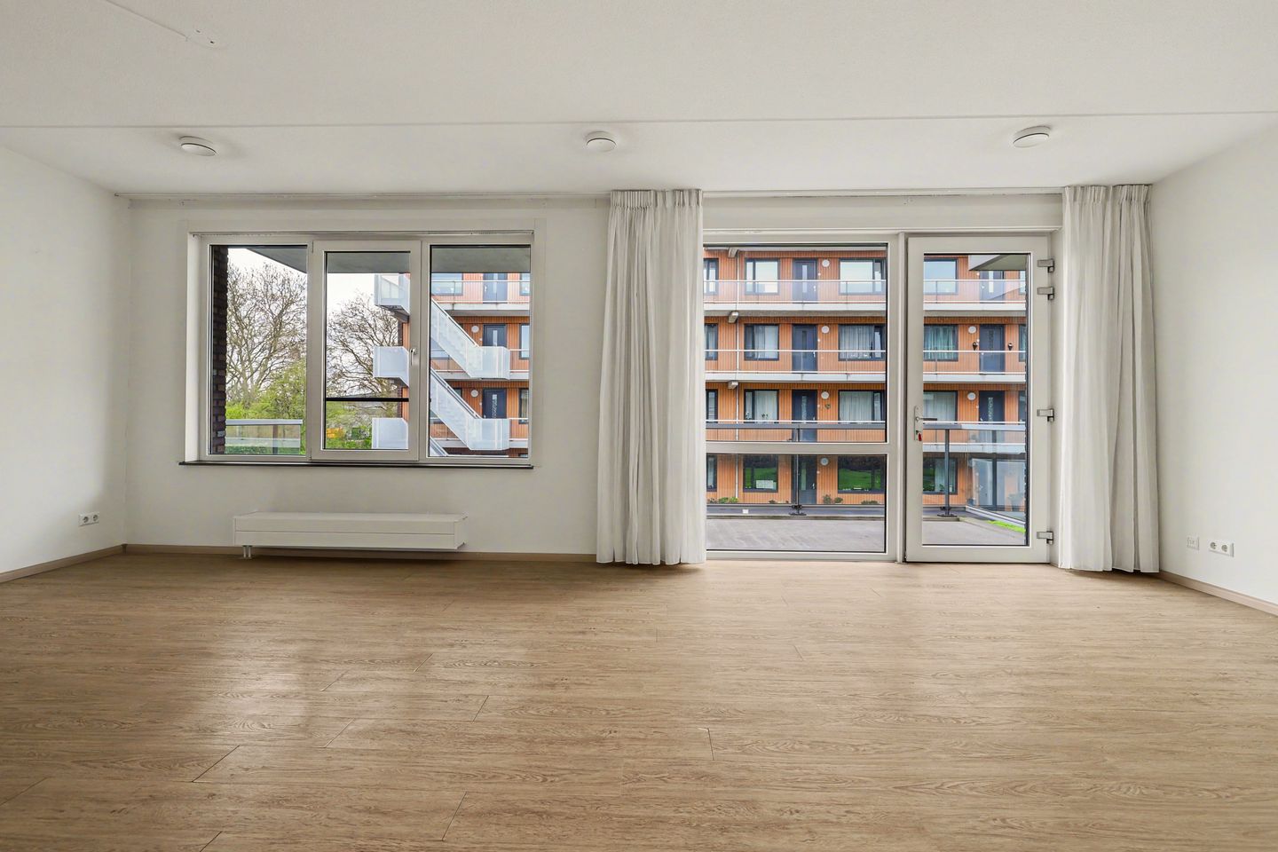 Modern apartment with balcony and private parking in central Terneuzen — 14