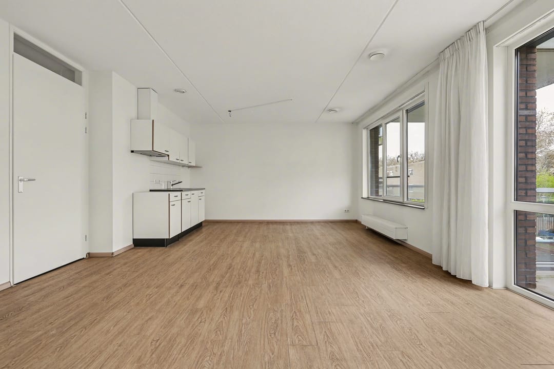 Modern apartment with balcony and private parking in central Terneuzen — 16