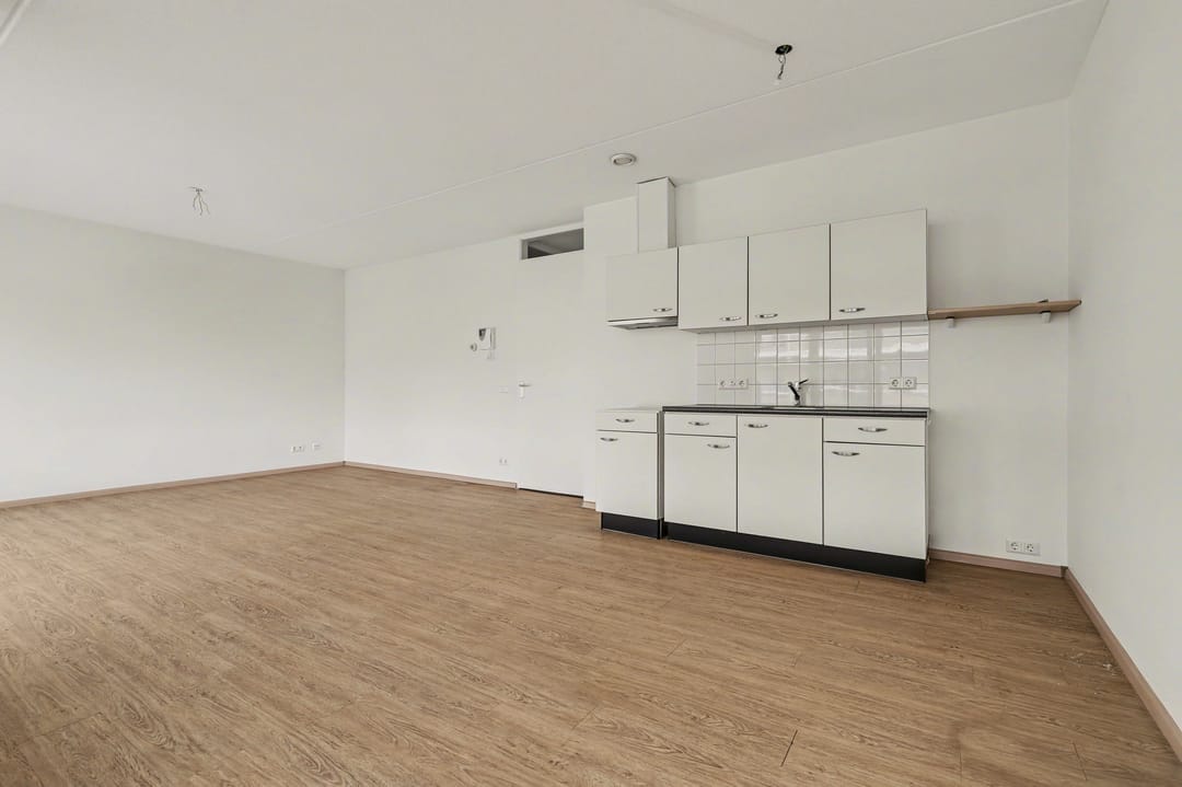 Modern apartment with balcony and private parking in central Terneuzen — 17