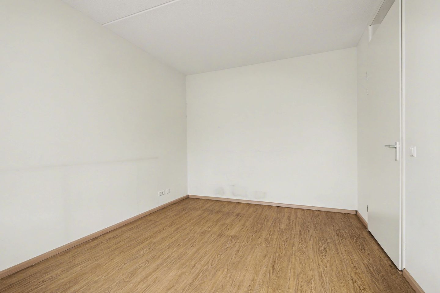 Modern apartment with balcony and private parking in central Terneuzen — 20