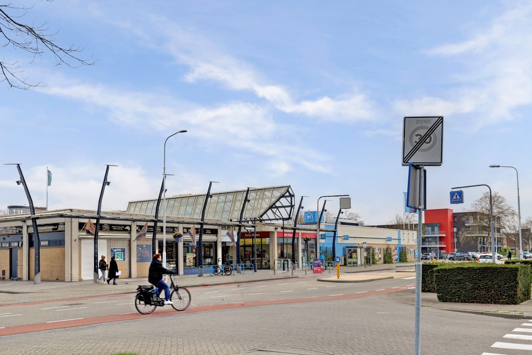 Modern apartment with balcony and private parking in central Terneuzen — 28
