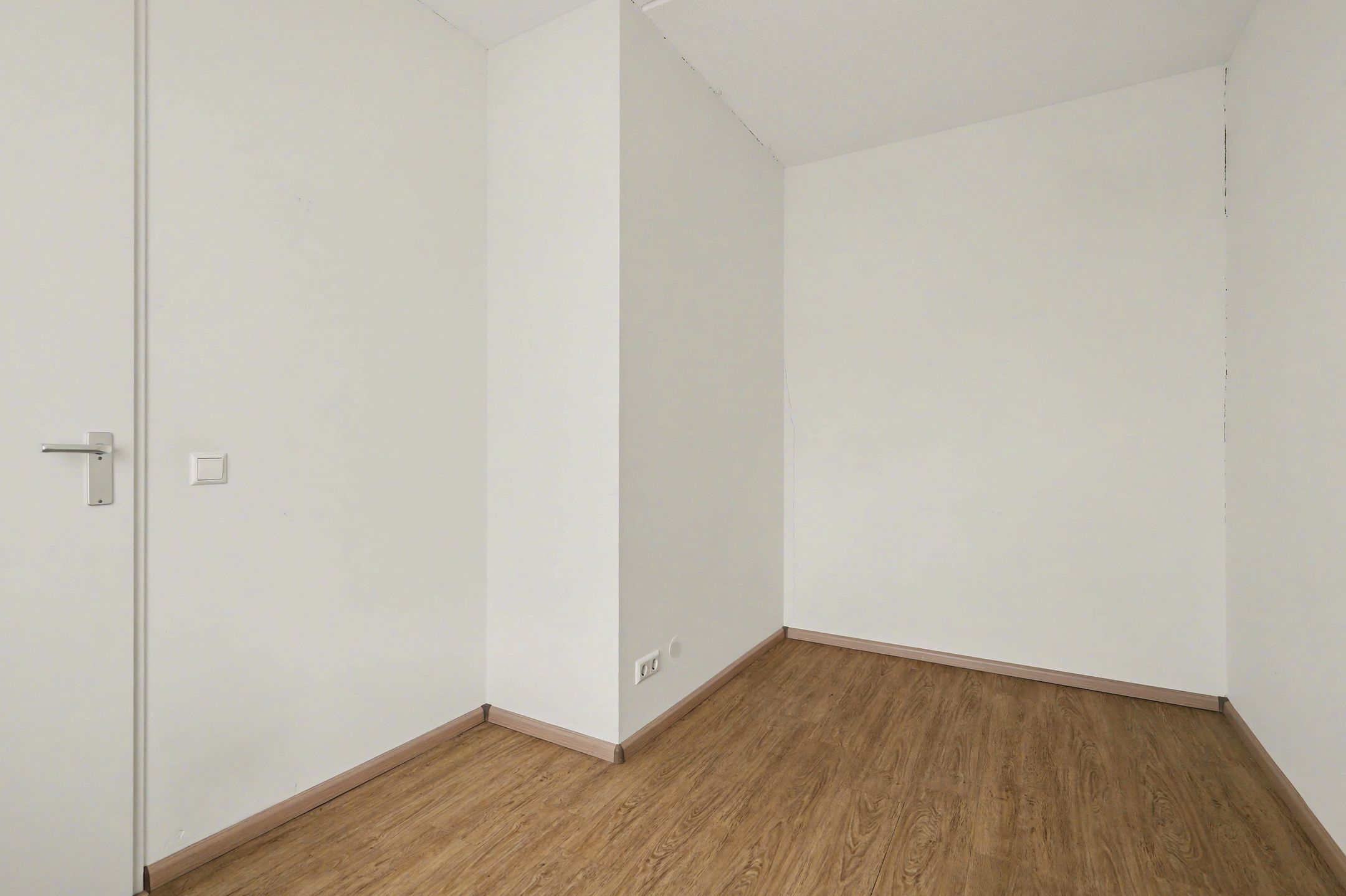 Modern apartment with balcony and private parking in central Terneuzen — 18