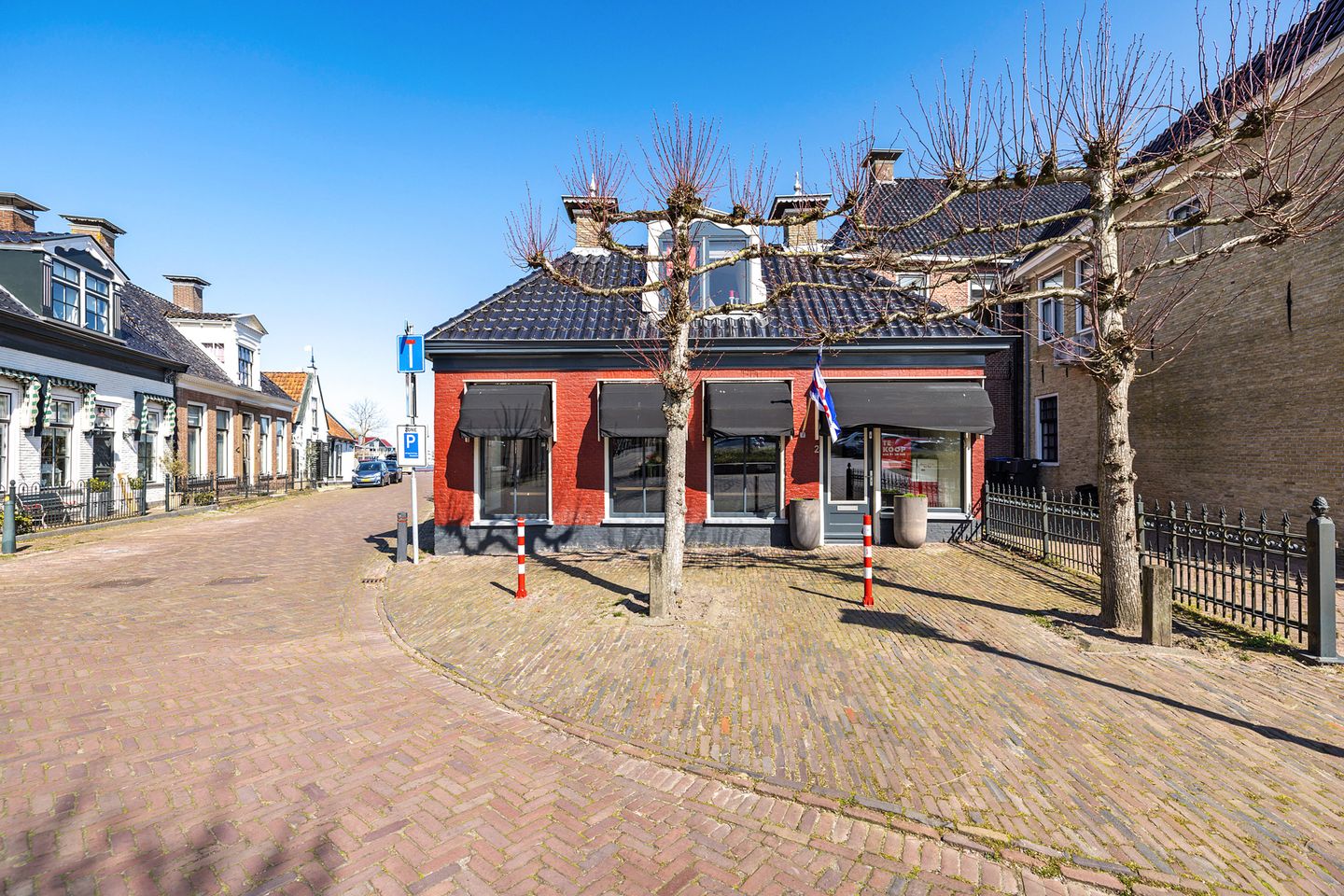 Bekijk foto 2 van Halbertsma's Plein 2