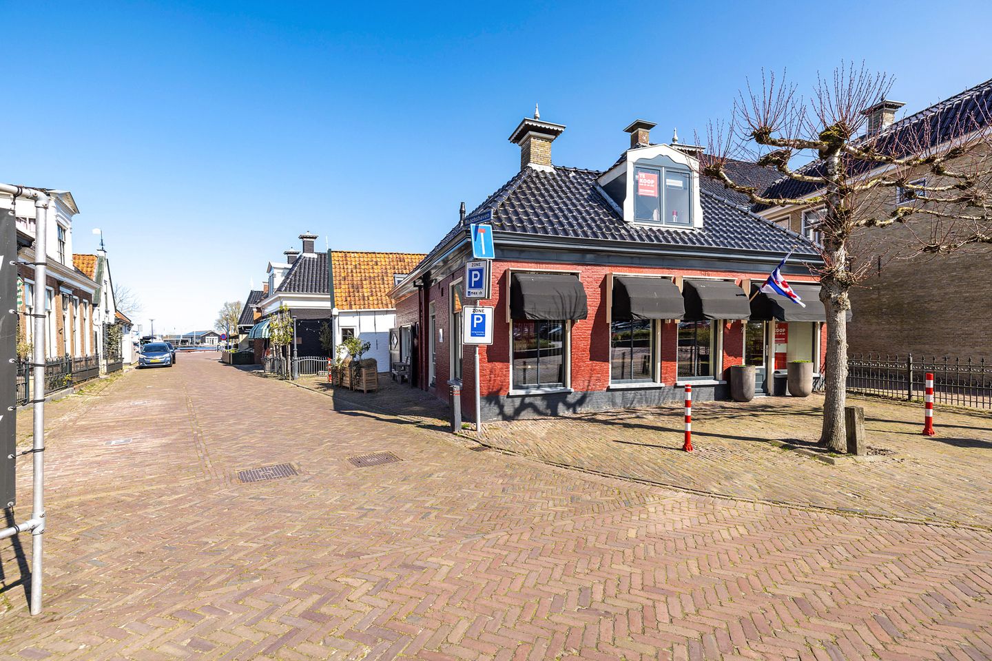 Bekijk foto 3 van Halbertsma's Plein 2