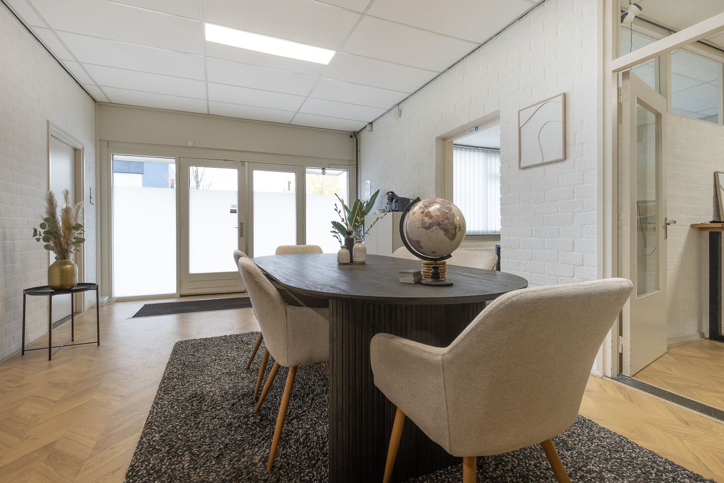 View photo 2 of Raedeckerstraat 1