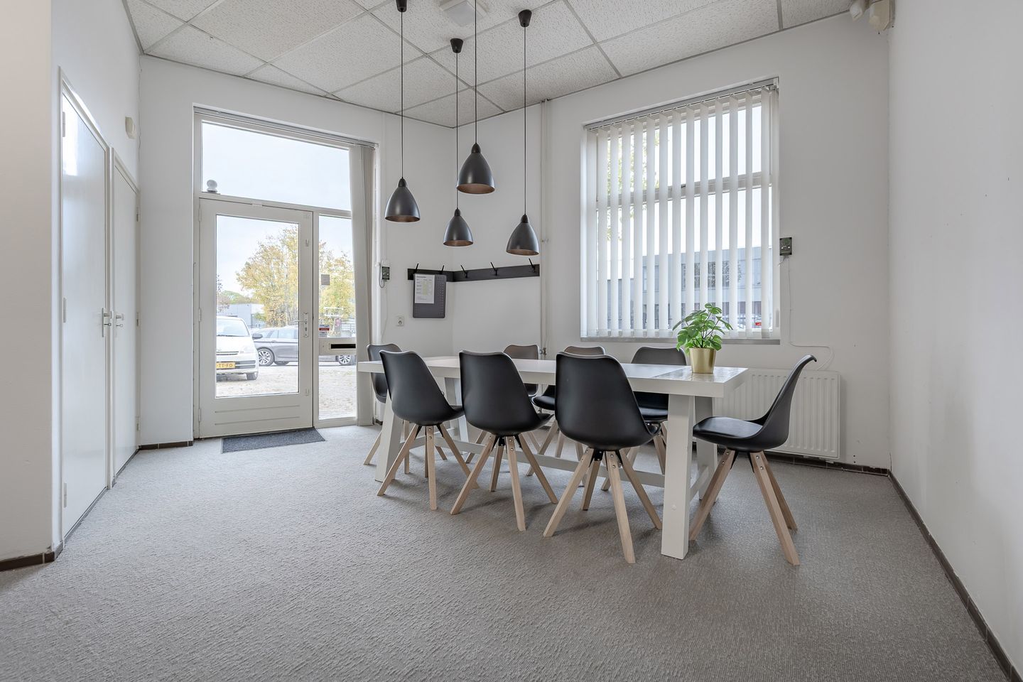 View photo 5 of Raedeckerstraat 1