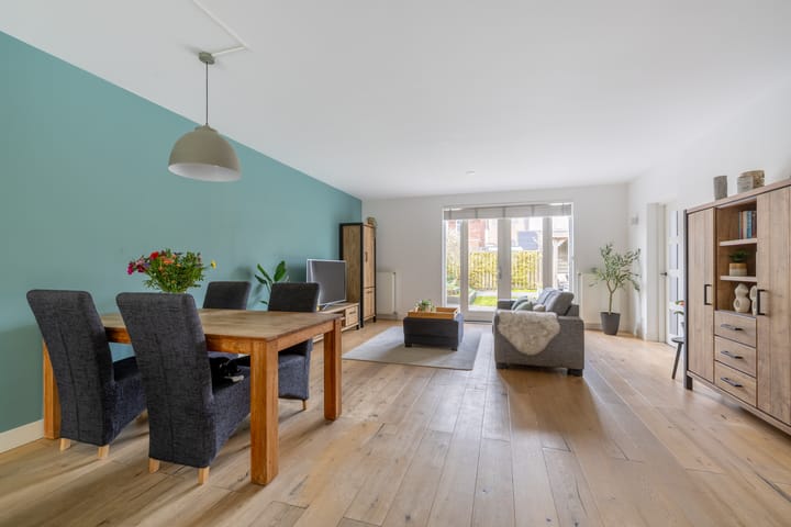 Photo 2 of Zevenster 6