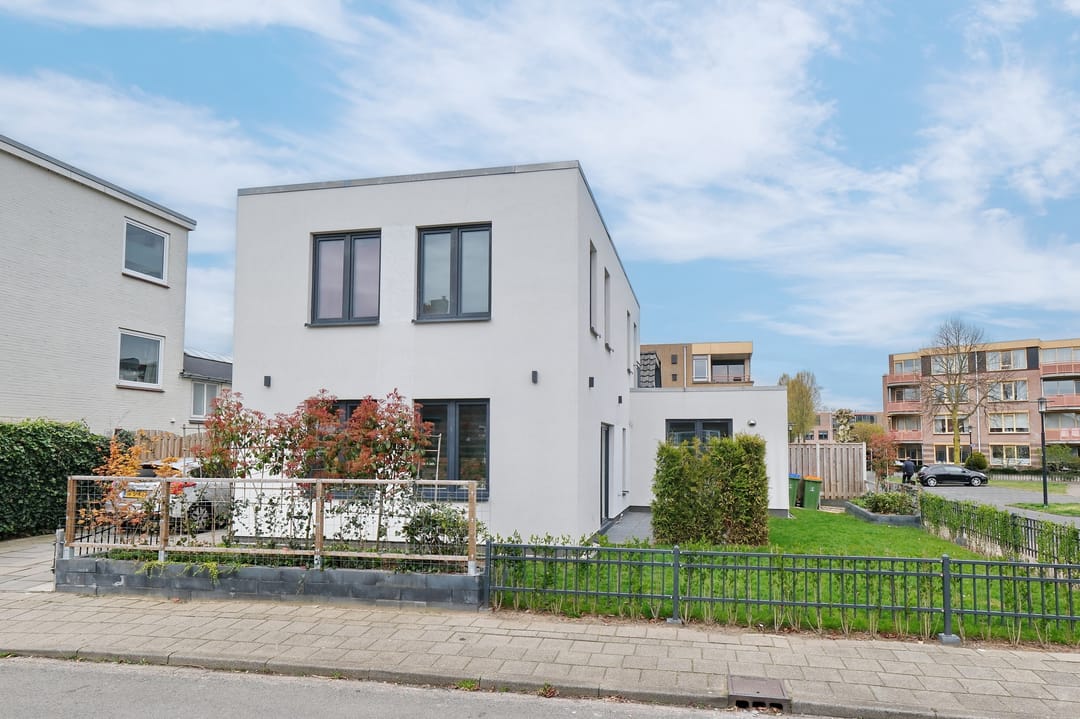 Completely Renovated Bungalow with Sustainable Living Features in Ede — 28
