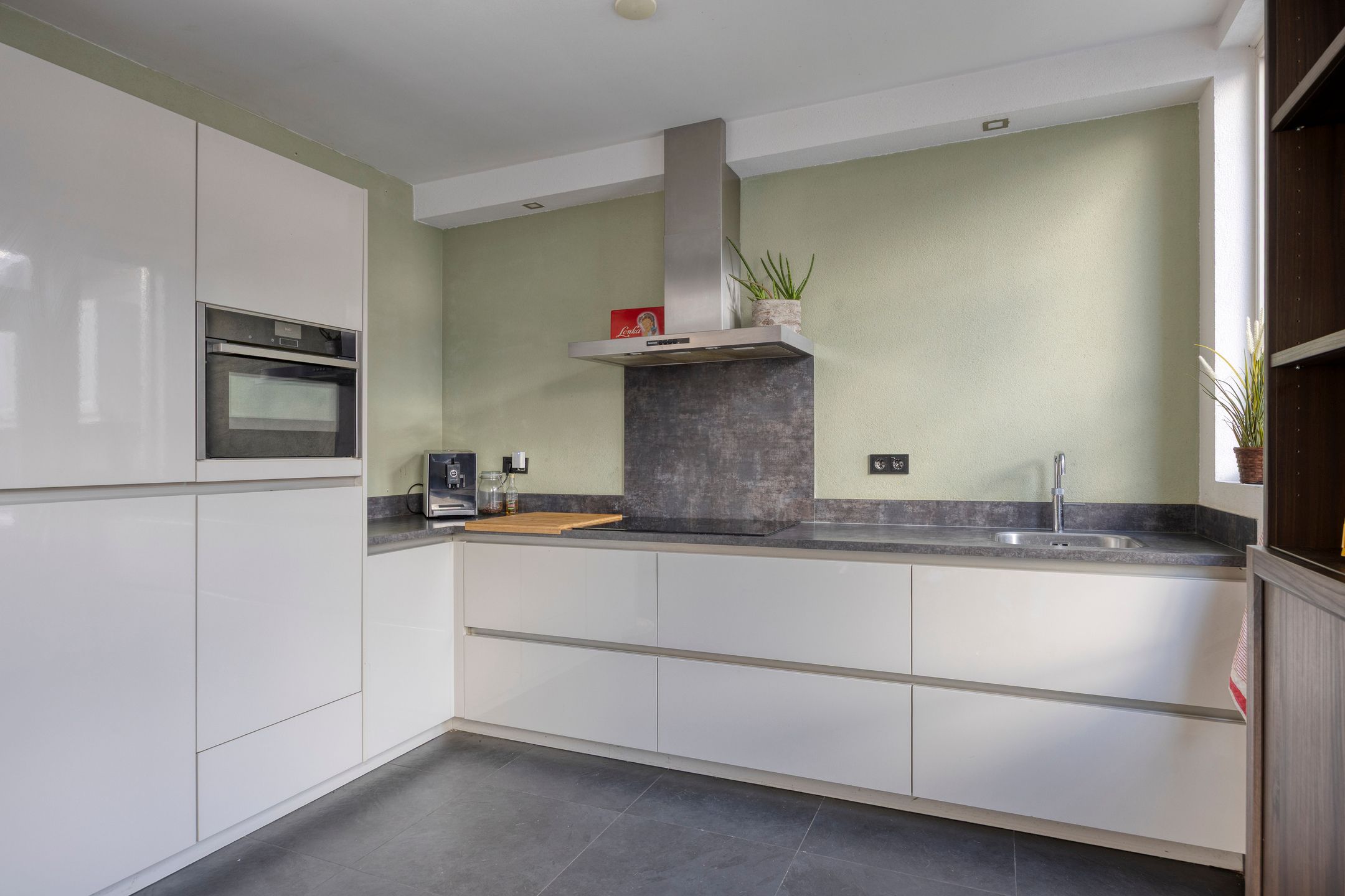 Photo 3 of Adriaen Brouwerstraat 5