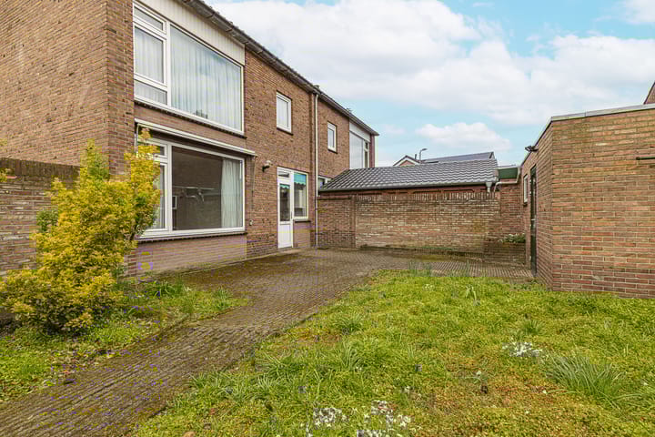 Photo 5 of Vincent van Goghstraat 2