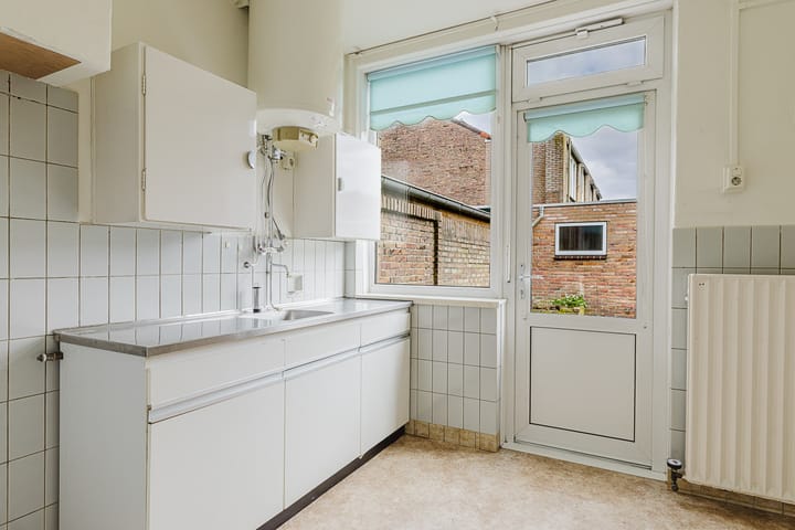 Photo 3 of Vincent van Goghstraat 2