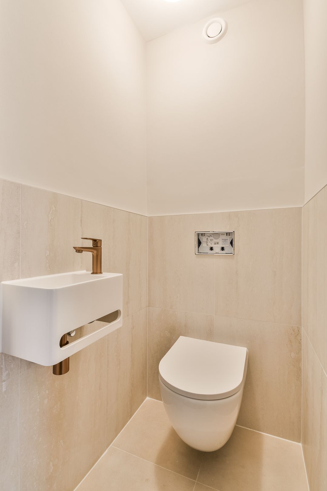 Stylish Renovated Apartment in Heart of Jordaan — 13