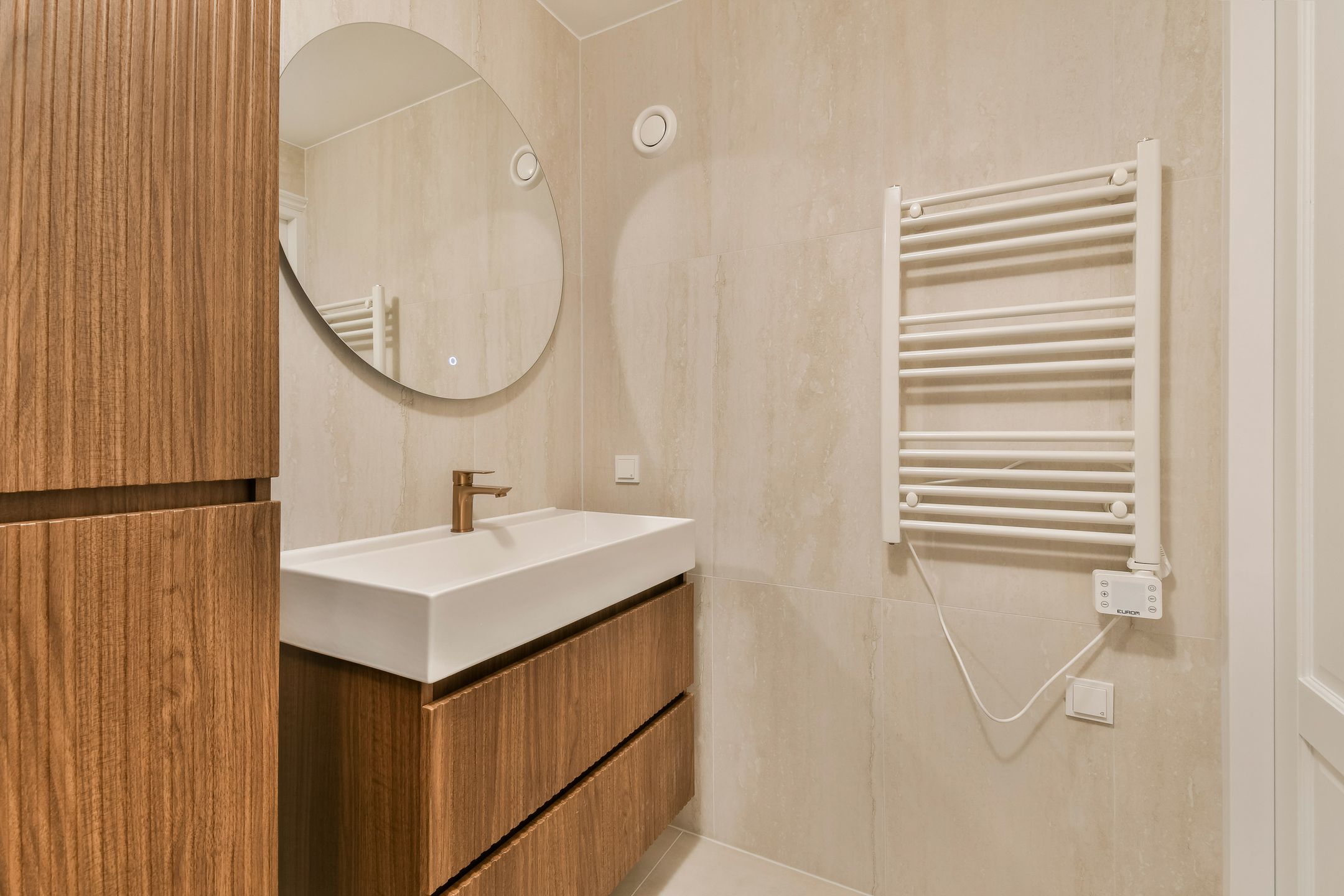 Stylish Renovated Apartment in Heart of Jordaan — 12
