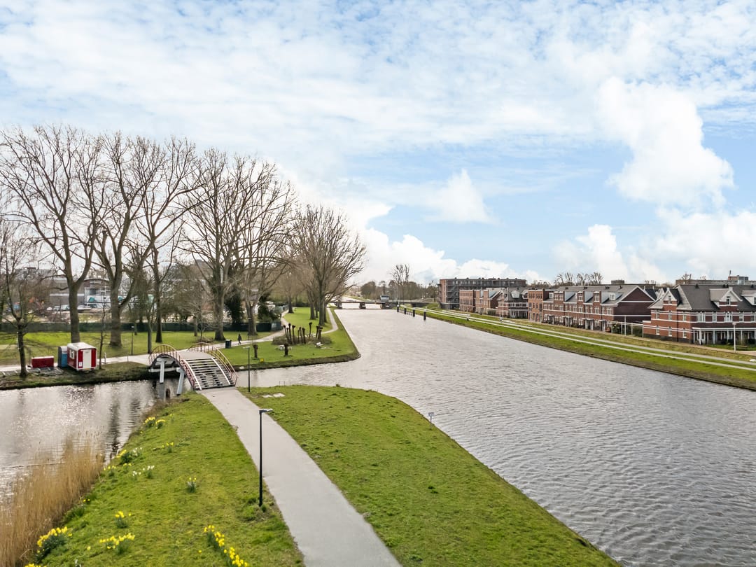 Spacious corner apartment with unobstructed water and green views in Leiden — 32