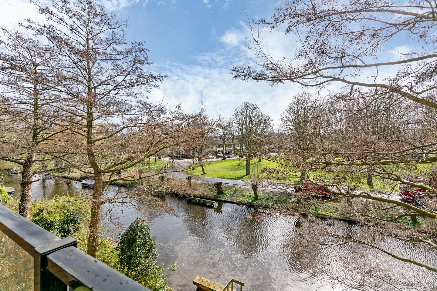 Spacious corner apartment with unobstructed water and green views in Leiden — 29