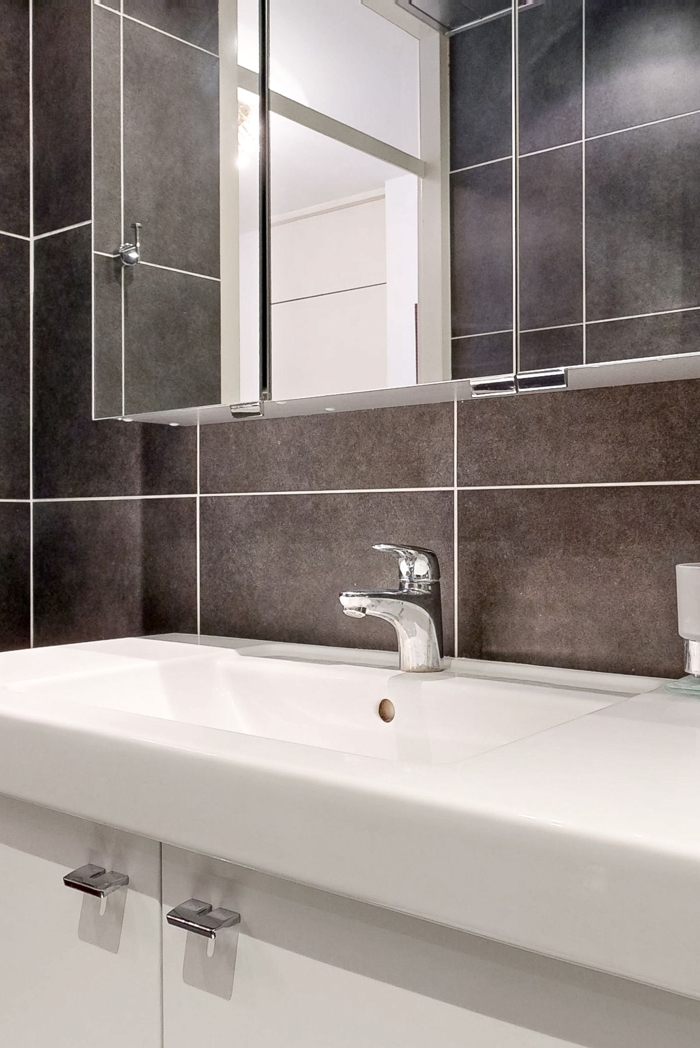 Spacious corner apartment with unobstructed water and green views in Leiden — 25
